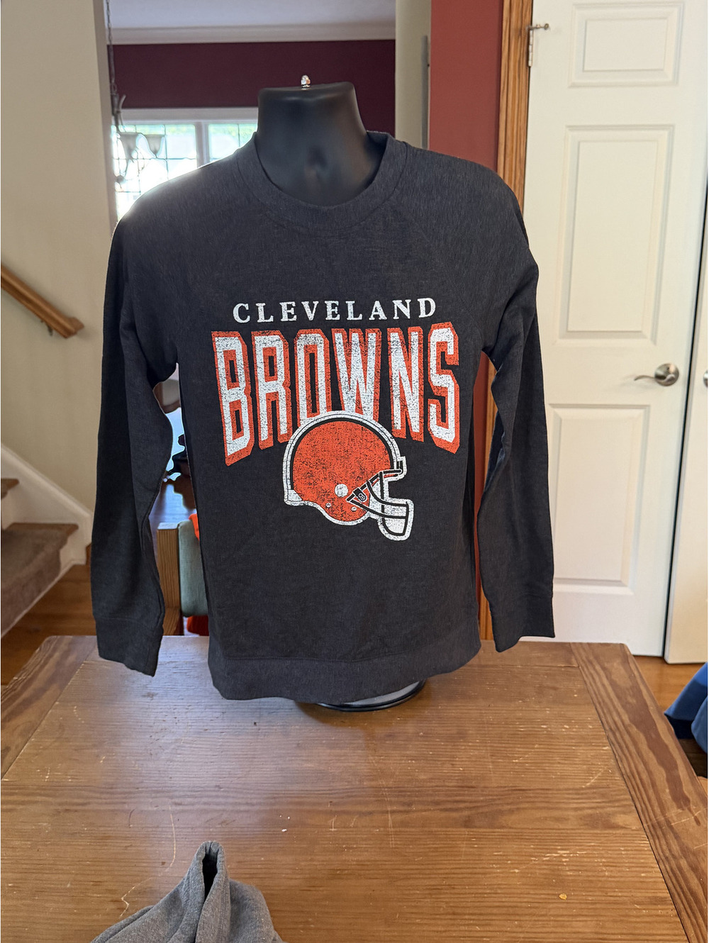 CLEVELAND BROWNS Mens Long Sleeve Crewneck Sweatshirt Shirt NFL BRAND NEW